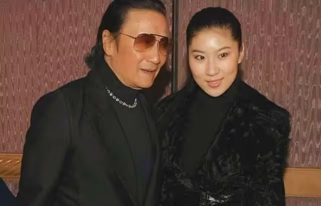謝賢養了女友12年,分手後用青春換來2千萬,如今生活得很瀟灑