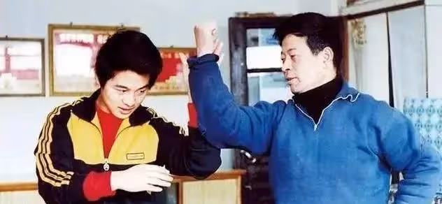 李連杰背景有多強?魯豫問他爺爺是誰,李連杰:我敢說,你不敢播