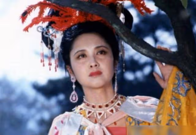 被譽「中國第一美女」,和丈夫丁克15年不要孩子,68歲長這樣