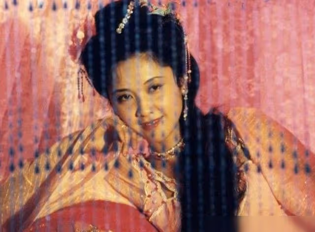 被譽「中國第一美女」,和丈夫丁克15年不要孩子,68歲長這樣