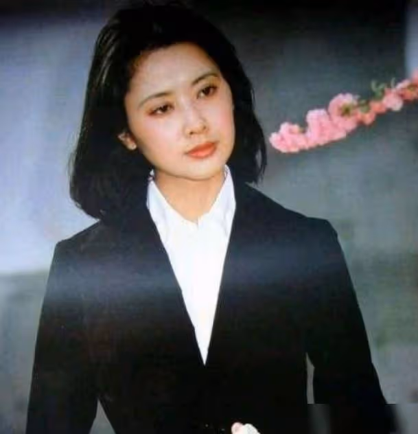 被譽「中國第一美女」,和丈夫丁克15年不要孩子,68歲長這樣