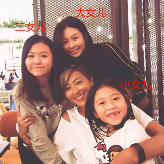 邱淑貞18歲二女兒罕露面,顏值大幅提升,氣質出眾不輸姐姐沈月