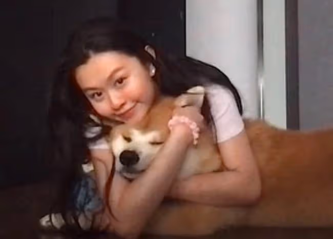 邱淑貞18歲二女兒罕露面,顏值大幅提升,氣質出眾不輸姐姐沈月