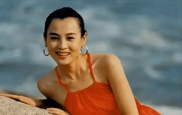 那夜，趙明明剛生下女兒不久，老公英寧告訴她：咱們離婚吧，我愛上了別