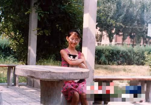 李小冉當年有多美?皮膚白到發光堪稱合照殺手,連周迅陳數都羨慕