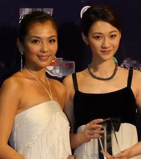 李小冉當年有多美?皮膚白到發光堪稱合照殺手,連周迅陳數都羨慕
