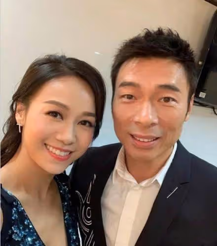 33歲黃心穎家中慶生,因醜聞僅家人到場,兩姐姐長相精緻堪比明星