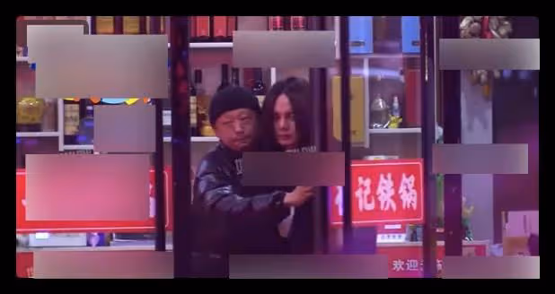35歲尹正凌晨聚餐,醉到披頭散髮形象全無,走路晃悠要人一路攙扶