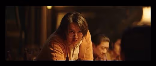 35歲尹正凌晨聚餐,醉到披頭散髮形象全無,走路晃悠要人一路攙扶