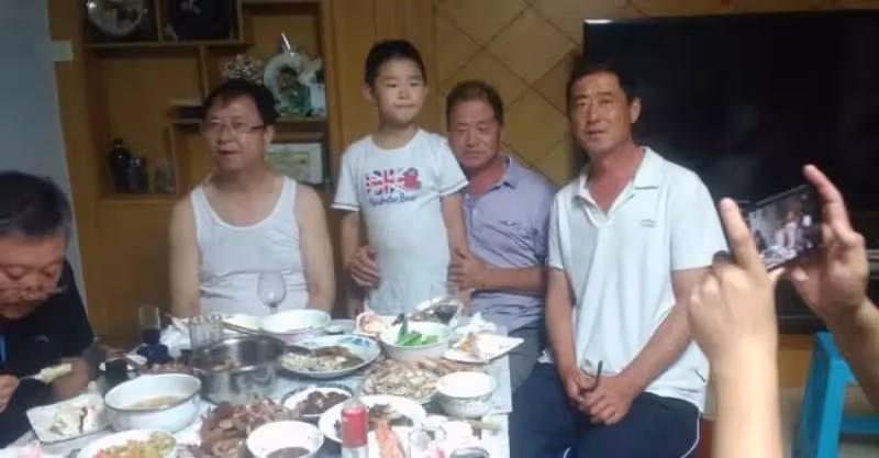 兒子滿月酒，婆婆抱了一下我兒子，隔天去民政局「改了姓氏」
