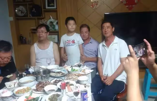 兒子滿月酒,婆婆抱了一下我兒子,隔天去民政局「改了姓氏」