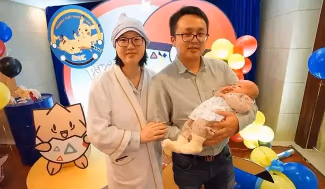 兒子滿月酒,婆婆抱了一下我兒子,隔天去民政局「改了姓氏」