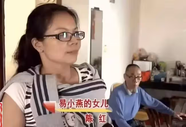妻子要跟女兒去國外享福,丈夫跪地崩潰痛哭:我真後悔離開家