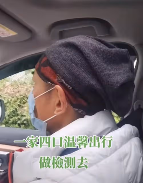 江華已暫停直播帶貨回家過年,一家四口溫馨出行,帥氣兒子罕露面