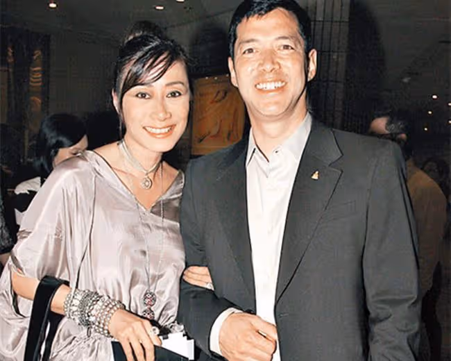 周星馳配角息影30年近況曝光,頭髮花白但身材健碩,已轉行教釣魚