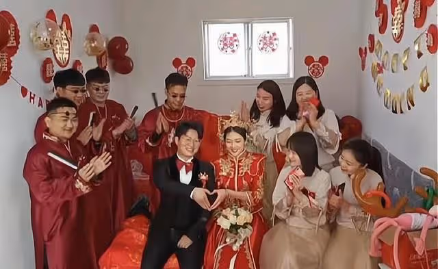 許媽姚爸以證婚人出席田靜弟弟婚禮，杜新枝為何不見露面？