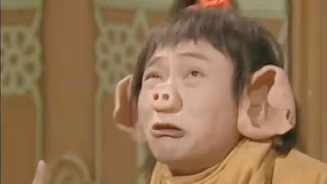 57歲老戲骨激動返港!一人推四個行李箱險摔倒,鬢邊露白髮太心酸