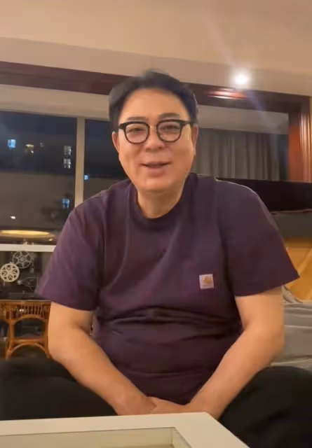 49歲高亞麟被指喝大了！深夜街頭不戴口罩跳舞，搖搖晃晃放飛自我