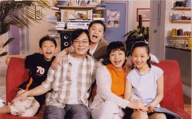 49歲高亞麟被指喝大了!深夜街頭不戴口罩跳舞,搖搖晃晃放飛自我