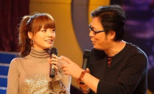 49歲高亞麟被指喝大了!深夜街頭不戴口罩跳舞,搖搖晃晃放飛自我