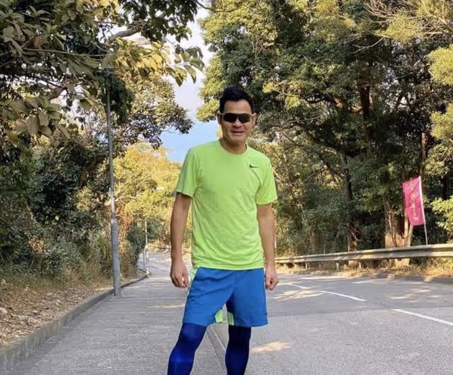 男神變大叔!TVB一線男星身材大走樣,肚腩凸出昔日健碩身形不再