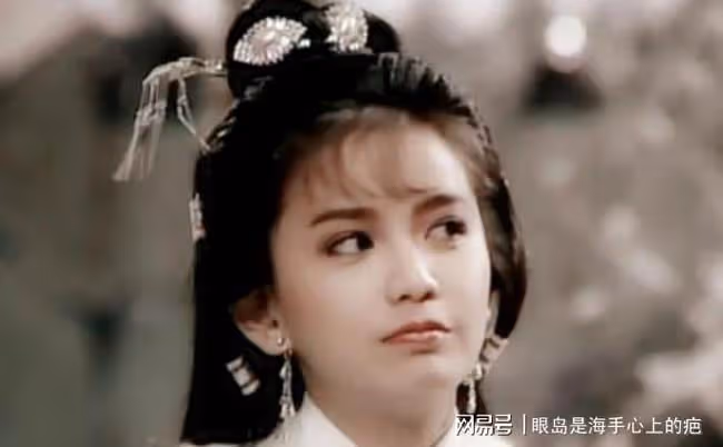 與梁朝偉同床共枕6年分手,獨自將兒子拉扯養長大,今兒子成驕傲