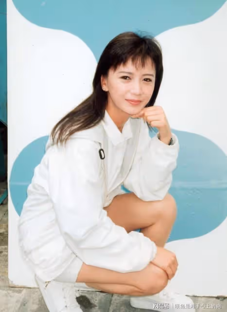 與梁朝偉同床共枕6年分手,獨自將兒子拉扯養長大,今兒子成驕傲