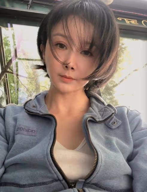 古裝美人臉徹底毀了,孫菲菲再次現身徹底變樣,芭比五官滄桑臉!