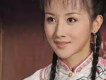 古裝美人臉徹底毀了,孫菲菲再次現身徹底變樣,芭比五官滄桑臉!