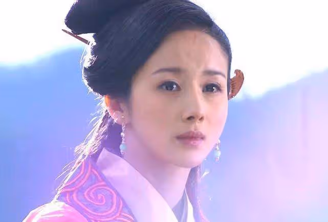 古裝美人臉徹底毀了,孫菲菲再次現身徹底變樣,芭比五官滄桑臉!