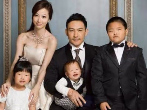 她就拍了一張全家福,結果讓自己身敗名裂,還被男友拋棄
