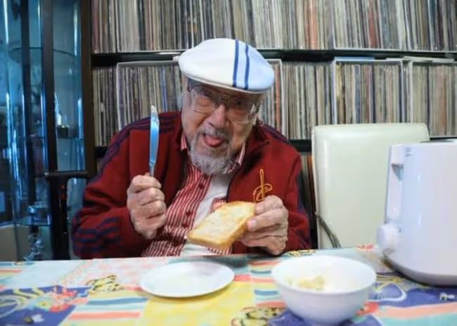 97歲樂壇教父中風!一生未婚無兒女,所幸乾兒子及時發現送醫搶救
