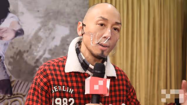 TVB男星拒到內地直播吸金,窮到不知咋過年,還喊話粉絲請他吃飯