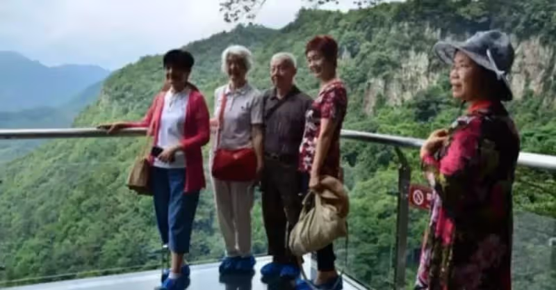 老夫妻退休後去旅遊！引起「子女不滿」　65歲老人霸氣「花光積蓄和退休金」：自己的錢還不能花了？