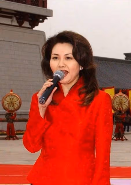 「央視名嘴」方靜,深陷「間諜門」被迫從央視隱退,44歲客死他鄉