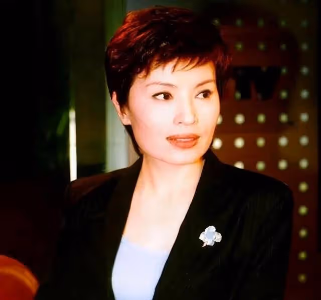 央視主播李瑞英:兒子受傷我含淚堅守崗位,風光背後是淚水和心酸