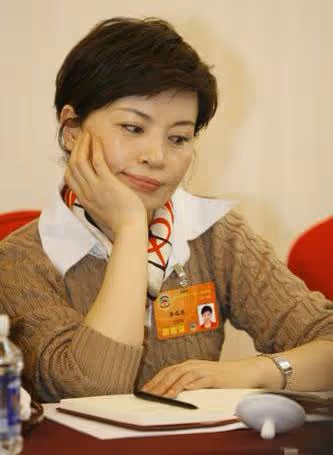 央視主播李瑞英:兒子受傷我含淚堅守崗位,風光背後是淚水和心酸