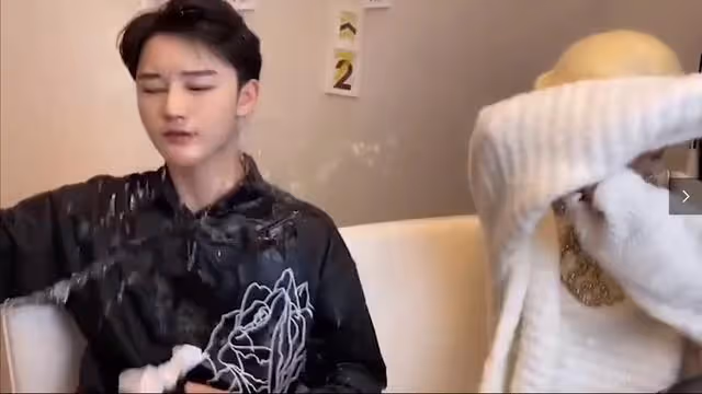 「真人芭比」網紅迪麗拉,公開否認整容,結果吃飯卻不敢張嘴?