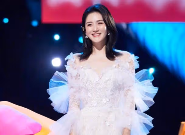 謝娜自曝曾陷抑鬱!生下二胎後為小事就想哭,何炅心疼到紅了眼眶
