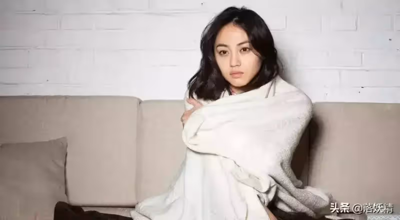 大兒子出錢買年貨,大兒媳下廚幹活,女兒夾只蝦,婆婆搶給她孫子