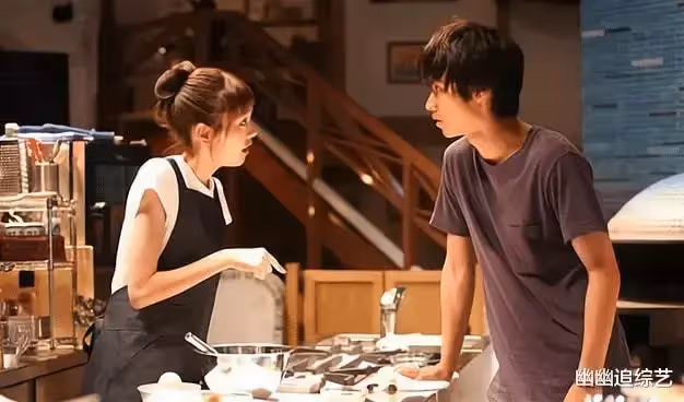 「兒子,打電話讓你老婆去給我們準備晚餐」「她沒空,她現在在新婆家裡坐月子」