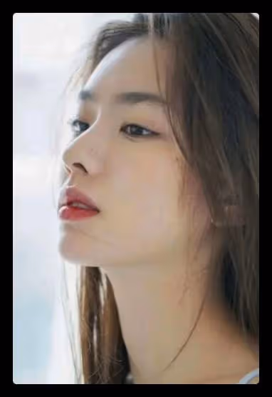 王思聰低調坐酒吧角落,身邊環繞5位高顏值美女,女伴撞臉孫一寧