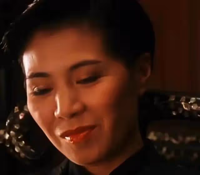 港圈初代喜劇女星罕現身,息影近30年為友返港,長相曾遭觀眾批評