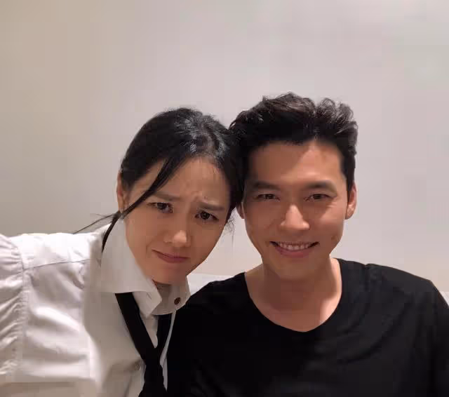 孫藝珍宴上被勸酒,玄彬黑騎士舉動霸氣護妻!在孫藝珍面前變幼稚男