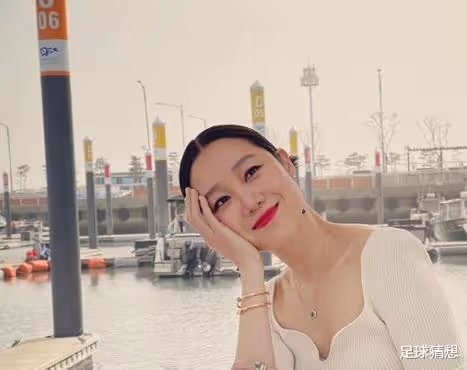 歡迎姐夫!孔曉振搶到孫藝珍的捧花後,小十歲的准老公身份曝光