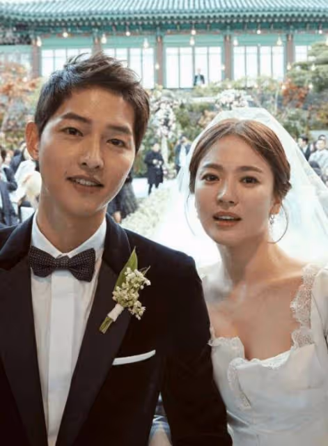宋仲基參加玄彬的婚禮? 李秉憲也到場, 宋慧喬前任們為何惺惺相惜?