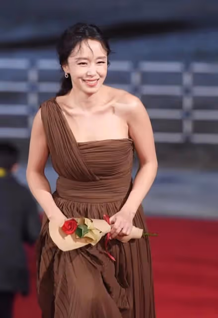 與孔劉李政宰大尺度激情戲,相貌平平卻被封性感女神,她是誰?