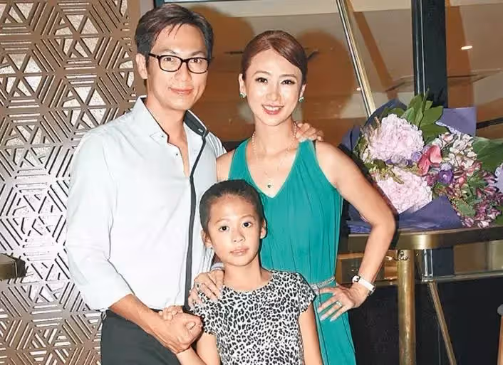 翁虹女兒大變樣！13歲小水晶「逆襲變正妹」，素顏同框「不輸歐陽娜娜」，網喊：差點認不出！