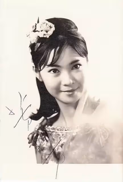 傳奇女子「蕭芳芳」：7歲出道為父還債，與李連杰親如母子，如今「75歲優雅依舊」，魅力絲毫不輸當年