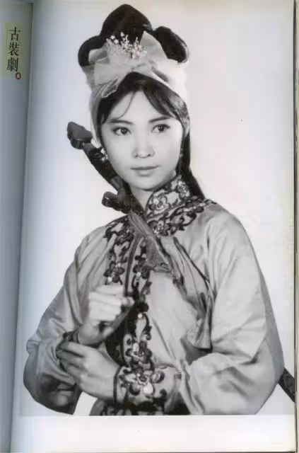 傳奇女子「蕭芳芳」：7歲出道為父還債，與李連杰親如母子，如今「75歲優雅依舊」，魅力絲毫不輸當年